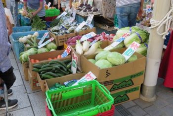 西宮中央商店街の八百屋「マンダリ」